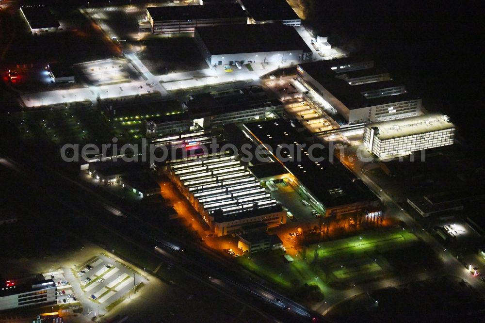 Forchheim at night from the bird perspective: Night lighting Building and production halls on the premises of Siemens Healthineers on Siemensstrasse in Forchheim in the state Bavaria, Germany