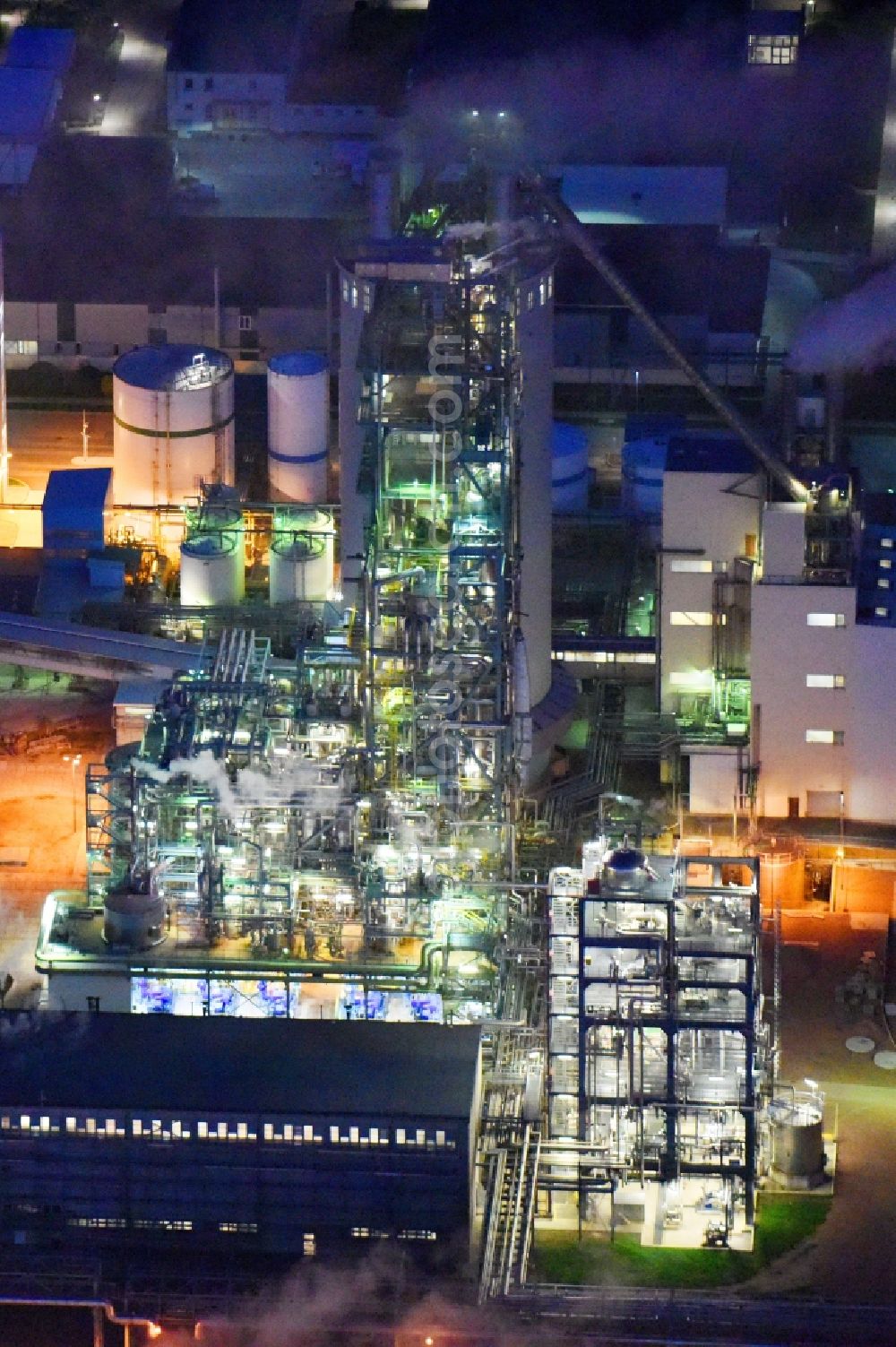 Aerial image at night Piesteritz - Night lighting refinery equipment and management systems on the factory premises of the chemical manufacturers of SKW Stickstoffwerke Piesteritz GmbH in Piesteritz in the state Saxony-Anhalt, Germany