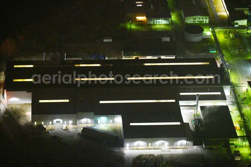 Aerial photograph at night Fürstenwalde/Spree - Night lighting Building and production halls on the premises of tyre1 GmbH & Co. KG - Pneumant Am Bahndonm - Reifenwerkring in Fuerstenwalde/Spree in the state Brandenburg, Germany