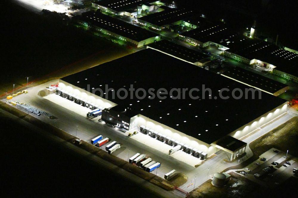 Aerial image at night Sonneborn - Night lighting Building and production halls on the premises of VELUX Deutschland GmbH on Arzbach in Sonneborn in the state Thuringia, Germany