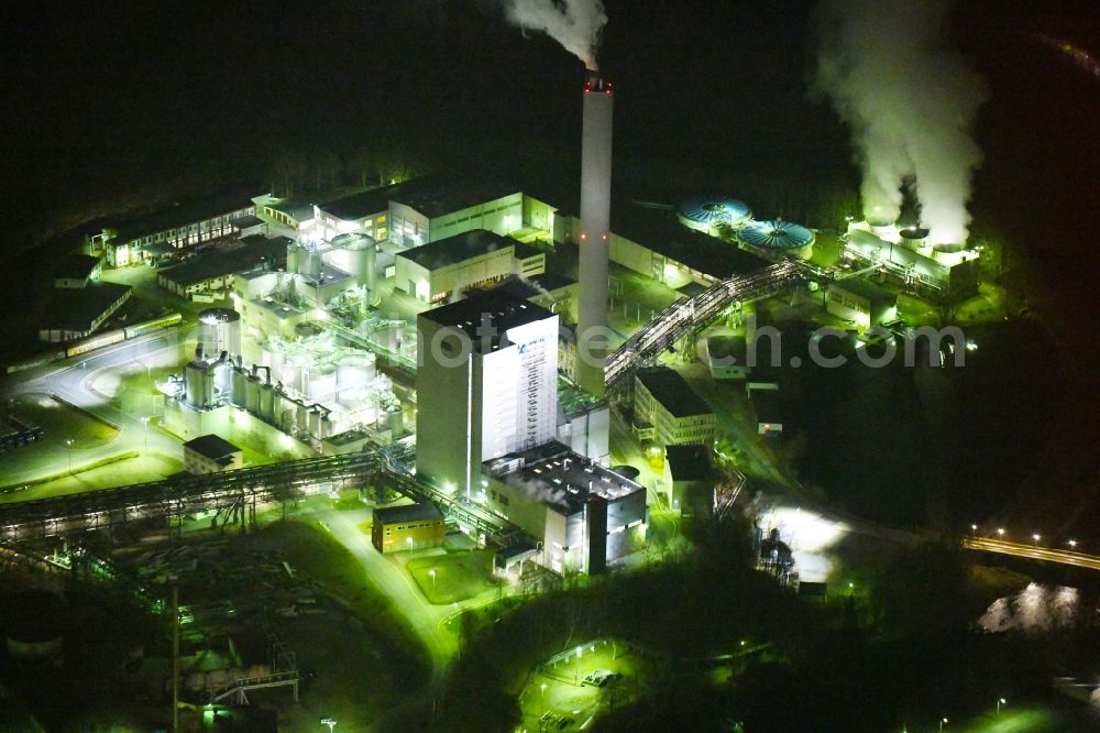 Blankenstein at night from the bird perspective: Night lighting Building and production halls on the premises of Zellstoff- and Papierfabrik Rosenthal GmbH on Hauptstrasse in Blankenstein in the state Thuringia, Germany