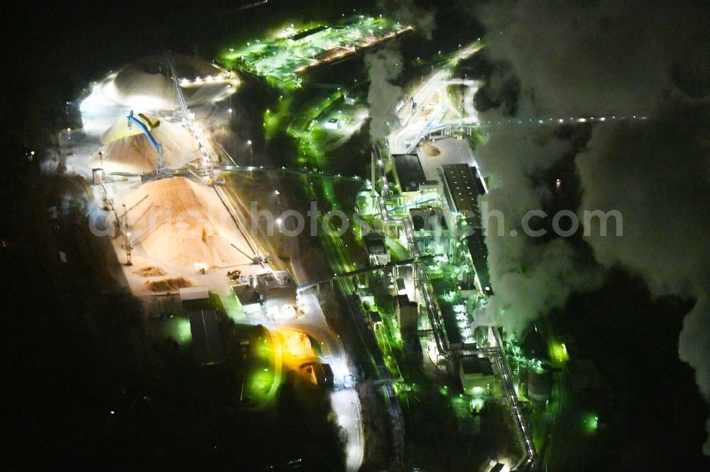 Blankenstein at night from above - Night lighting Building and production halls on the premises of Zellstoff- and Papierfabrik Rosenthal GmbH on Hauptstrasse in Blankenstein in the state Thuringia, Germany