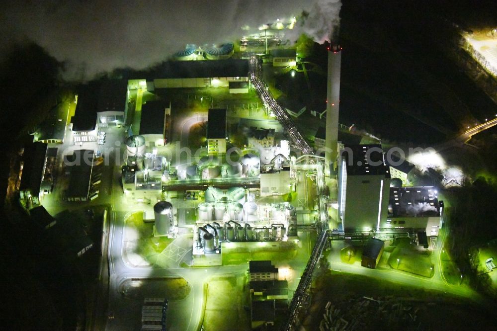 Aerial photograph at night Blankenstein - Night lighting Building and production halls on the premises of Zellstoff- and Papierfabrik Rosenthal GmbH on Hauptstrasse in Blankenstein in the state Thuringia, Germany