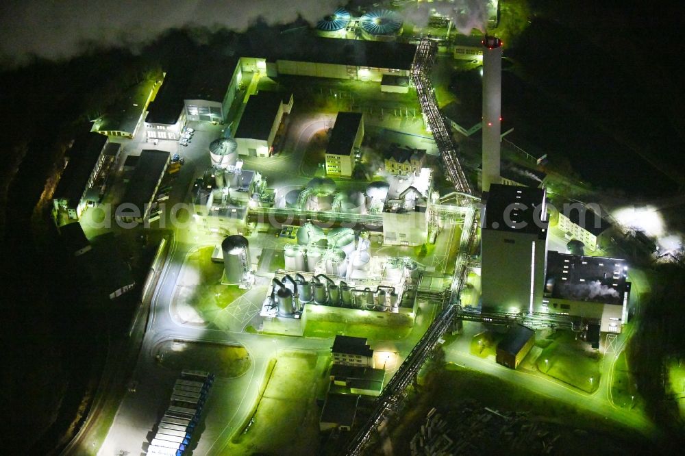 Blankenstein at night from above - Night lighting Building and production halls on the premises of Zellstoff- and Papierfabrik Rosenthal GmbH on Hauptstrasse in Blankenstein in the state Thuringia, Germany