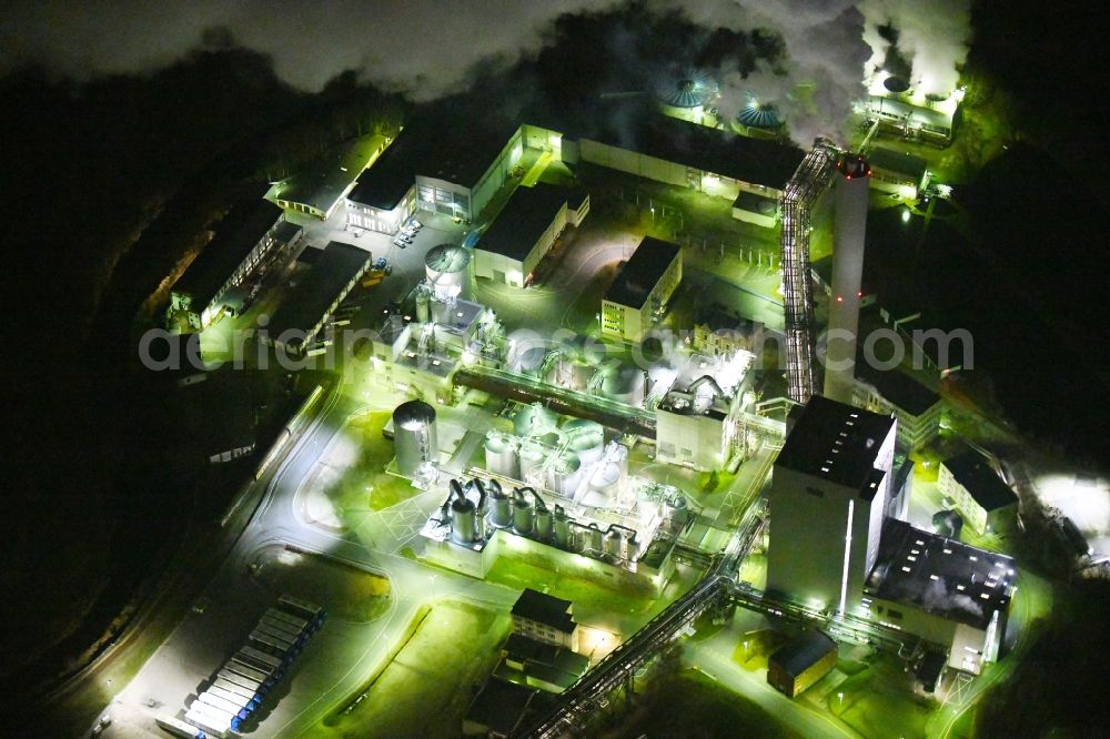 Aerial photograph at night Blankenstein - Night lighting Building and production halls on the premises of Zellstoff- and Papierfabrik Rosenthal GmbH on Hauptstrasse in Blankenstein in the state Thuringia, Germany