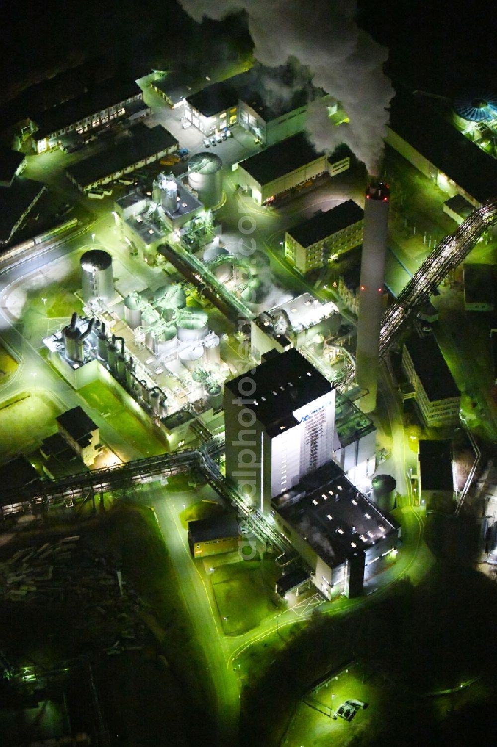 Blankenstein at night from above - Night lighting Building and production halls on the premises of Zellstoff- and Papierfabrik Rosenthal GmbH on Hauptstrasse in Blankenstein in the state Thuringia, Germany