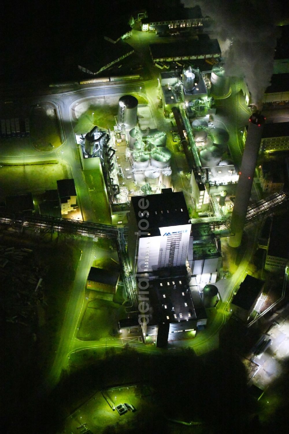 Aerial photograph at night Blankenstein - Night lighting Building and production halls on the premises of Zellstoff- and Papierfabrik Rosenthal GmbH on Hauptstrasse in Blankenstein in the state Thuringia, Germany