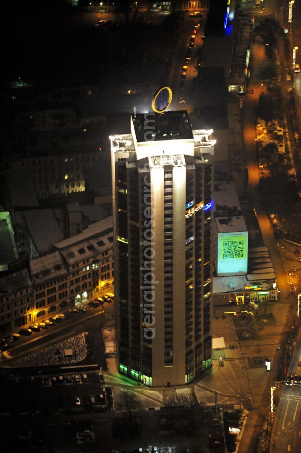 Leipzig at night from above - Nachtaufnahme des Wintergartenhochhauses in der Wintergartenstraße. Das Hochhaus ist mit 106,8 m eines der höchsten Wohngebäude Deuschlands und ist besonders durch sein weithin sichtbares Messelogo bekannt. Night view of the highrise in the Wintergartenstrasse.