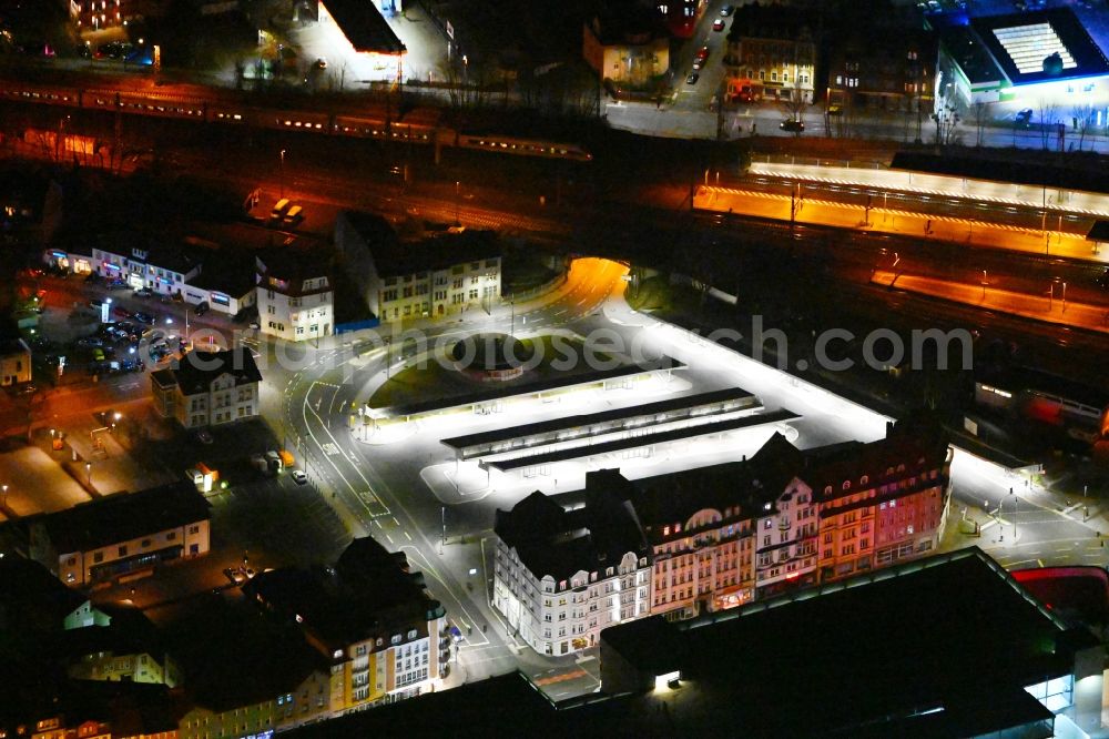 Eisenach at night from the bird perspective: Night lighting central Bus Station for Public Transportation Busbahnhof on Muellerstrasse in Eisenach in the Thuringian Forest in the state Thuringia, Germany