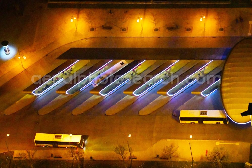 Aerial image at night Halle (Saale) - Night lighting Central Bus Station to OBS Omnibusbetrieb Saalekreis GmbH the Public Transportation in Halle (Saale) in the state Saxony-Anhalt, Germany