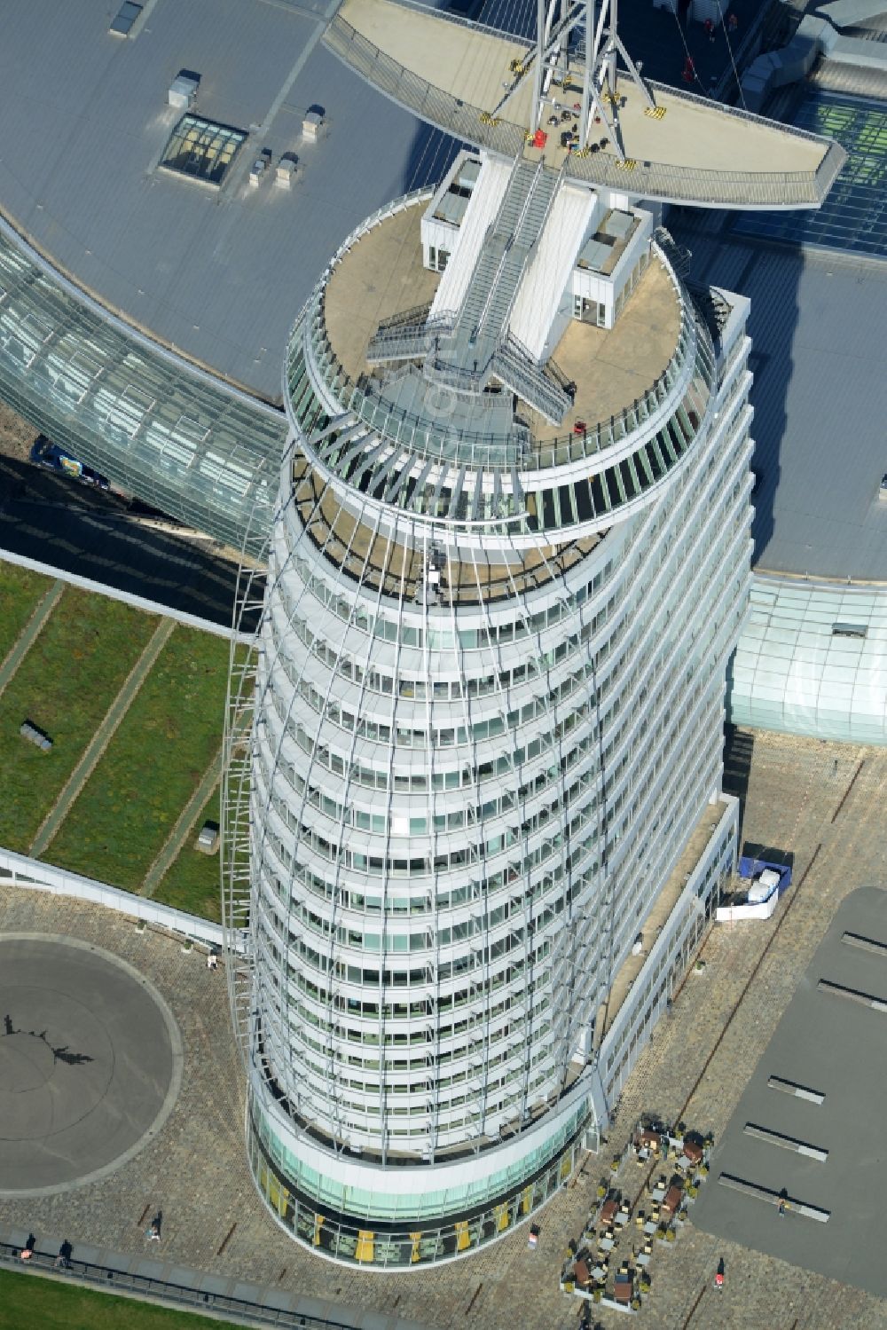 Aerial image Bremerhaven - Atlantic Hotel Sail City in Bremerhaven in the state of Bremen. The four star hotel with its bent front is located on the riverbank of the Weser