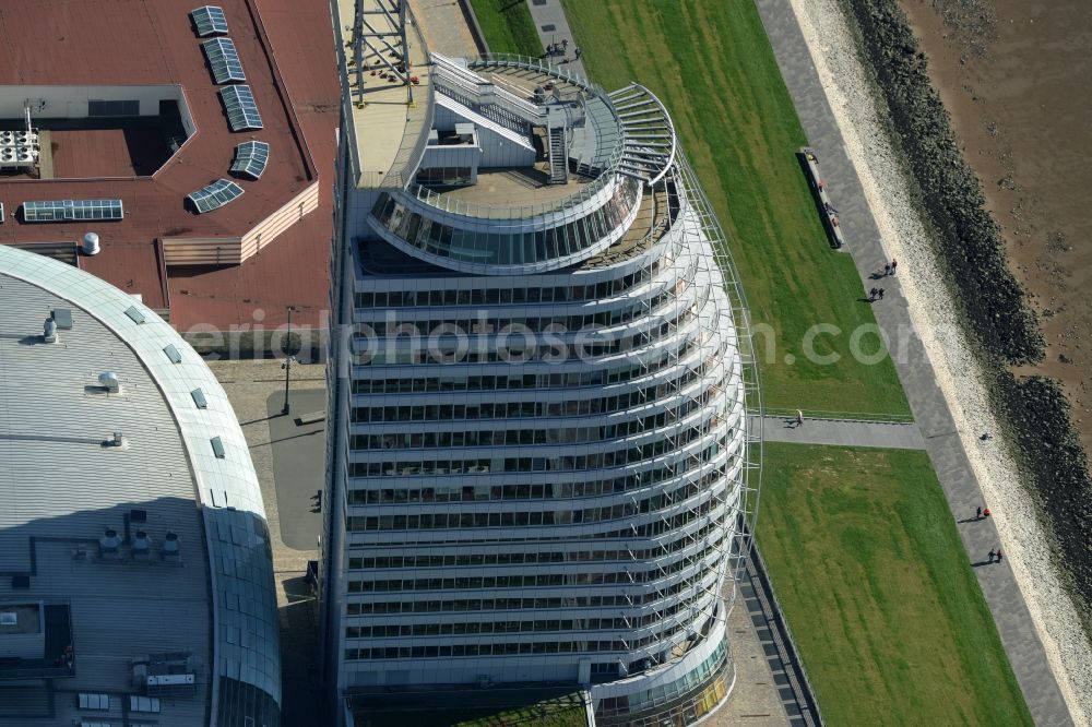 Bremerhaven from the bird's eye view: Atlantic Hotel Sail City in Bremerhaven in the state of Bremen. The four star hotel with its bent front is located on the riverbank of the Weser