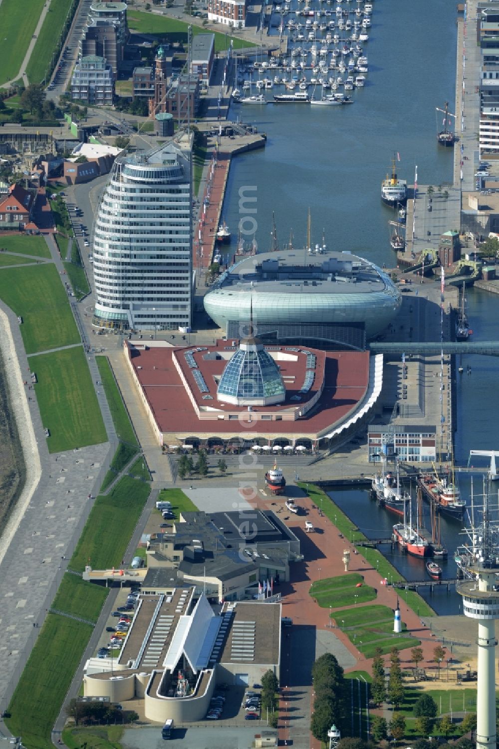 Bremerhaven from above - Atlantic Hotel Sail City and Klimahaus in Bremerhaven in the state of Bremen. The four star hotel with its bent front is located adjacent to the exhibition space of Klimahaus Bremerhaven 8° Ost and on the riverbank of the Weser