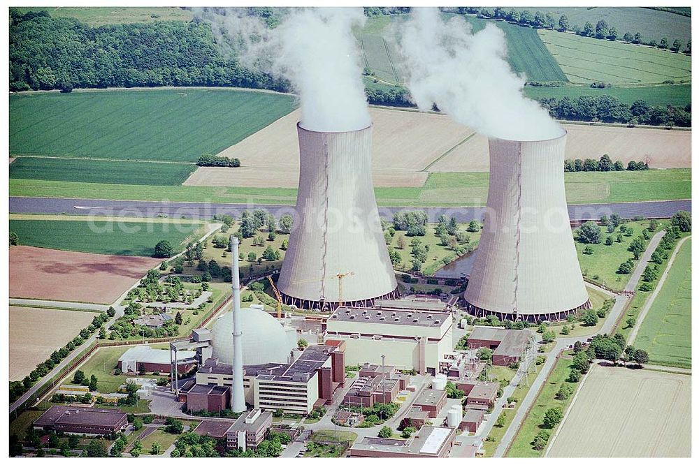 Aerial image Grohnde - Das Atomkraftwerk Grohnde ist ein Gemeinschaftsunternehmen der E.ON Kernkraft (ehemals Preussen Elektra Kernkraft GmbH & Co.KG), der INTERARGEM, der Interessen- und Arbeitsgemeinschaft der Elektrizitätswerke Minden Ravensberg GmbH und der Stadtwerke Bielefeld GmbH