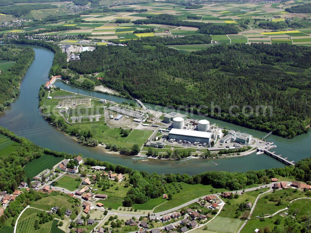 Aerial photograph Döttingen - Das schweizer Kernkraftwerk Beznau mit den beiden Druckwasserreaktoren von je 365 Megawatt MW liegt an der Aare kurz vor deren Mündung in den Rhein.Beznau-1 und Beznau-2 sind 1969 bzw. 1972 in Betrieb gegangen. Beznau-1 ist damit das erste Kernkraftwerk der Schweiz. The Swiss nuclear power plant Beznau with its two presswater reactors of 365 MW each is located at the Aar river just before its mouth into Rhine. Beznau-1 and Beznau-2 were activated in 1969 respectively in 1972. Therewith Beznau-1 is the oldest nuclear power plant of Switzerland.