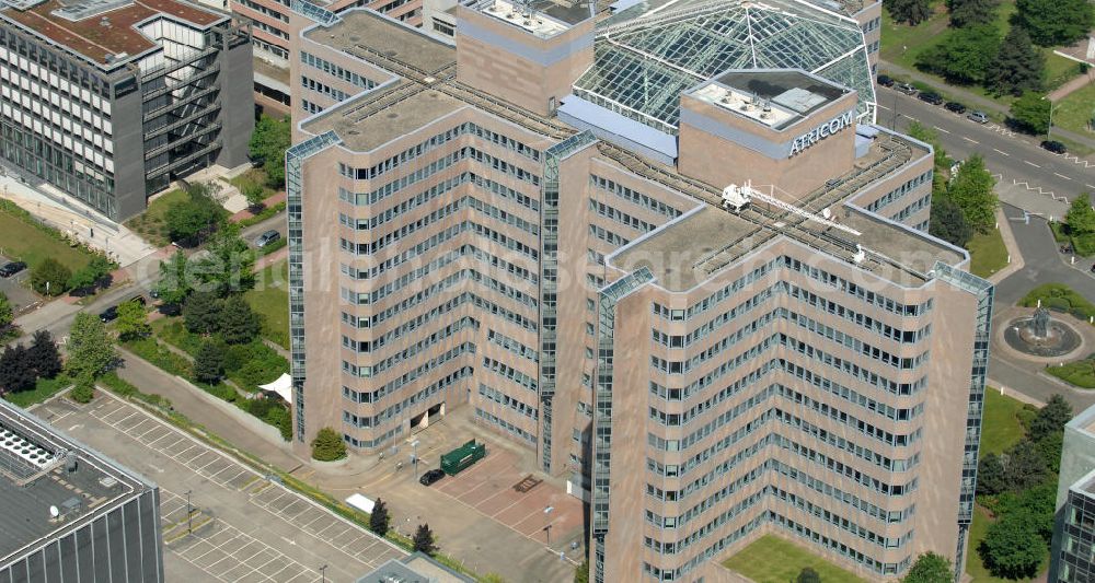 Aerial photograph Frankfurt am Main - Blick auf das Atricom Bürohaus in Frankfurt-Niederrad. Der Komplex wurde in den achtziger Jahren von den Architekten Architekten Ernst Sieverts, Dieter Schapitz und Dieter Reiche entworfen. View of the Atricom office building in Frankfurt-Niederrad.