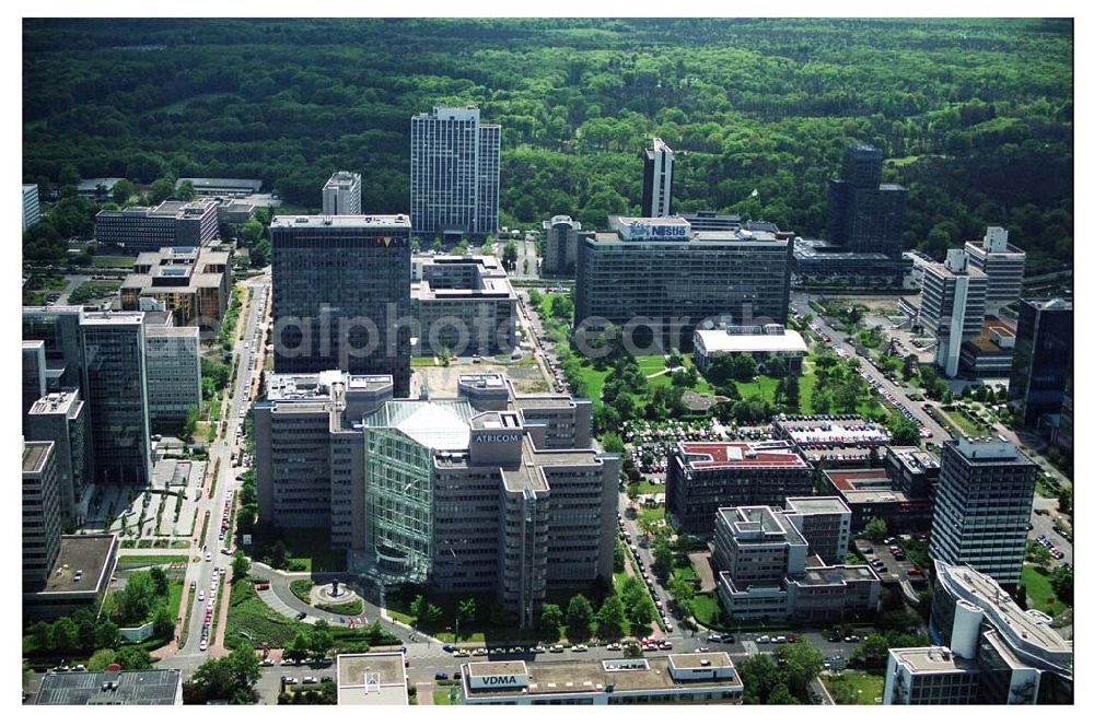 Aerial photograph Frankfurt am Main - Blick auf das Gewerbegebiet Frankfurt-Niederrad. Im Vordergrund ist das ATRICOM, im Hintergrund ist die Zentrale CULT Telecom GmbH zu sehen