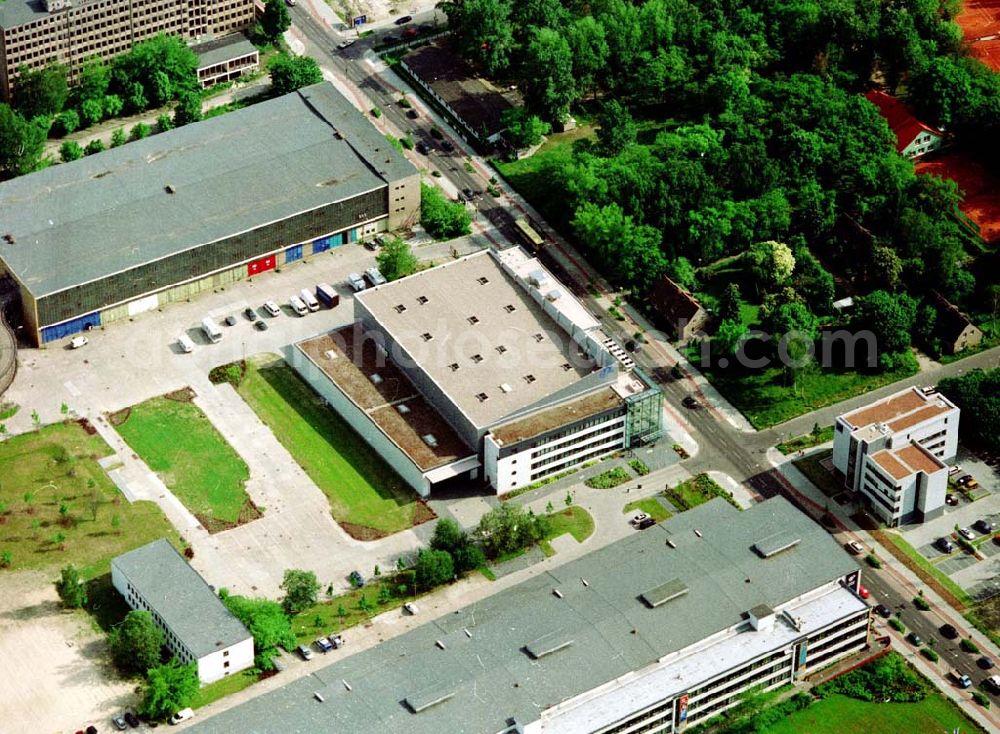 Berlin - Adlershof from above - Auf einer Fläche von 4.900 qm entstanden in Berlin Adlershof durch die ECE - Projektmanagement eine multifunktionale Produktionsstätte für Film, Fernsehen und Eventveranstaltungen für die Muttergesellschaft Studio Hamburg.