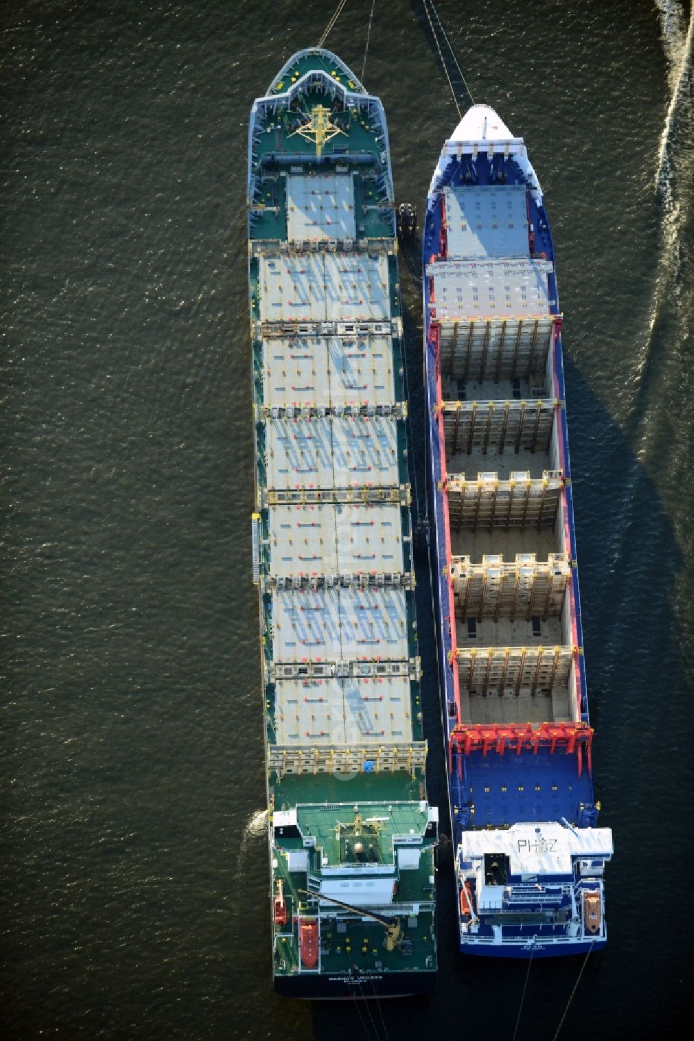 Hamburg from the bird's eye view: Lying at anchor container ships - freighters ELAN and WARNOW VAQUITA on the River Elbe in Hamburg