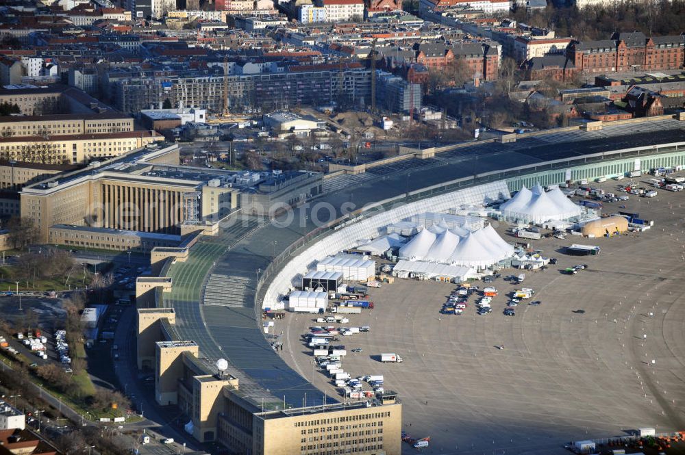 Berlin from above - Aufbauarbeiten zur Fachmesse Bread & Butter auf dem ehemaligen Flughafen Berlin - Tempelhof. In zahlreichen Zelten und Pavillions findet im Januar die nunmehr traditionelle Modemesse unter dem Motto „tradeshow for selected brands“ statt. Construction works on the trade show Bread & Butter on the former airport Berlin - Tempelhof.