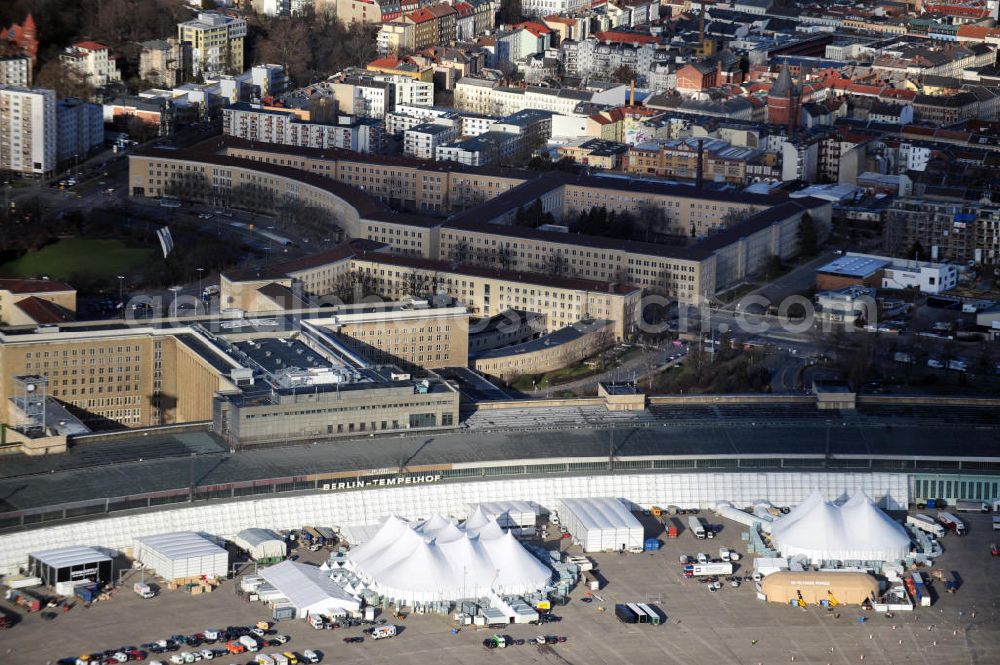 Berlin from the bird's eye view: Aufbauarbeiten zur Fachmesse Bread & Butter auf dem ehemaligen Flughafen Berlin - Tempelhof. In zahlreichen Zelten und Pavillions findet im Januar die nunmehr traditionelle Modemesse unter dem Motto „tradeshow for selected brands“ statt. Construction works on the trade show Bread & Butter on the former airport Berlin - Tempelhof.