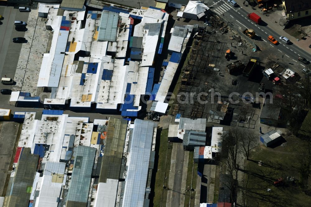 Aerial photograph Osinów Dolny - Shopping center at Osinow Dolny in Poland West Pomeranian in the border area on the banks of the Oder in Brandenburg Hohenwutzen