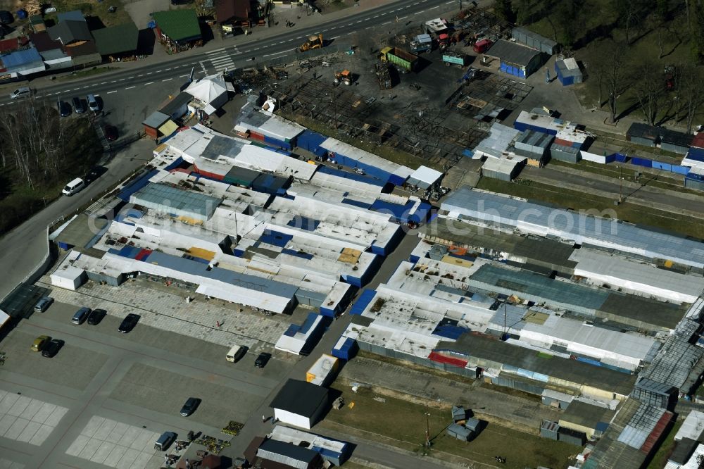 Aerial photograph Osinow Dolny - Shopping center at Osinow Dolny in Poland West Pomeranian in the border area on the banks of the Oder in Brandenburg Hohenwutzen