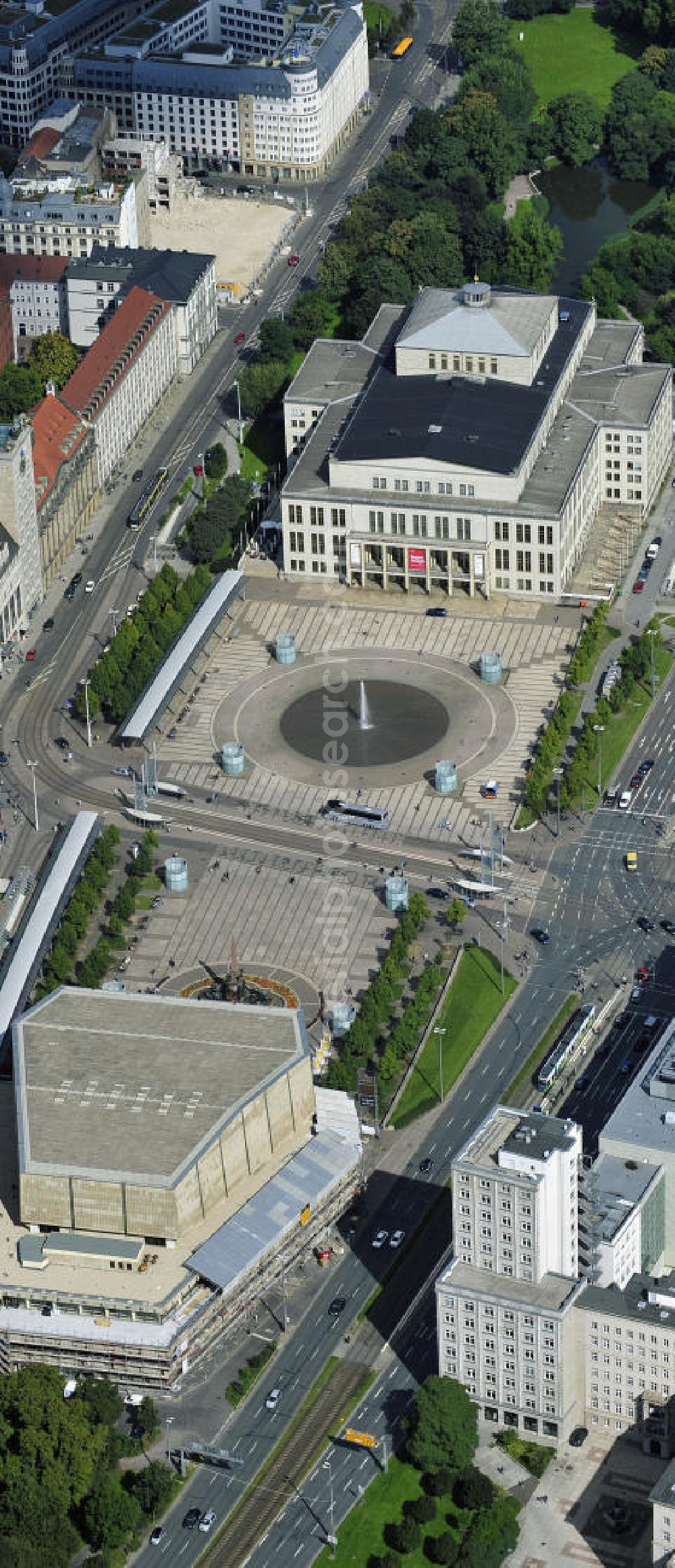 Leipzig from the bird's eye view: Blick auf den Augustusplatz vor dem Opernhaus Leipzig - gegenüber dem Gewandhaus Leipzig. View the square Augustusplatz in front of the Leipzig Opera House - opposite the Gewandhaus Leipzig.