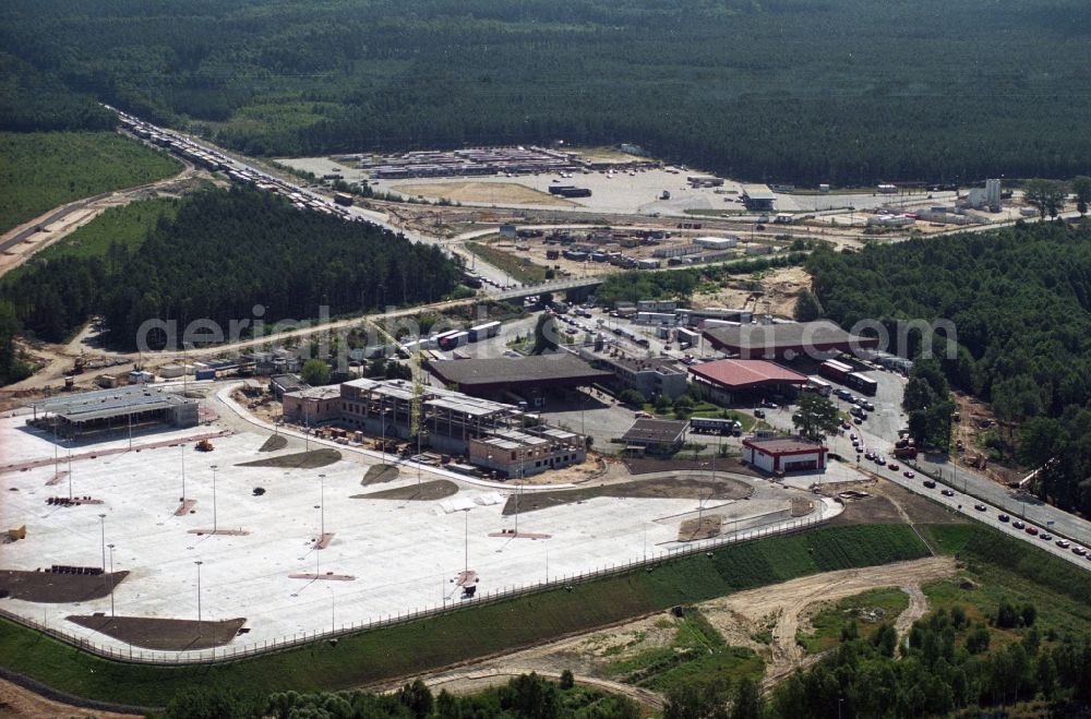 Aerial photograph Kleinbademeusel - Expansion and renovation of the border crossing - crossing point on the highway A15 - E36 in Kleinbademeusel in Brandenburg