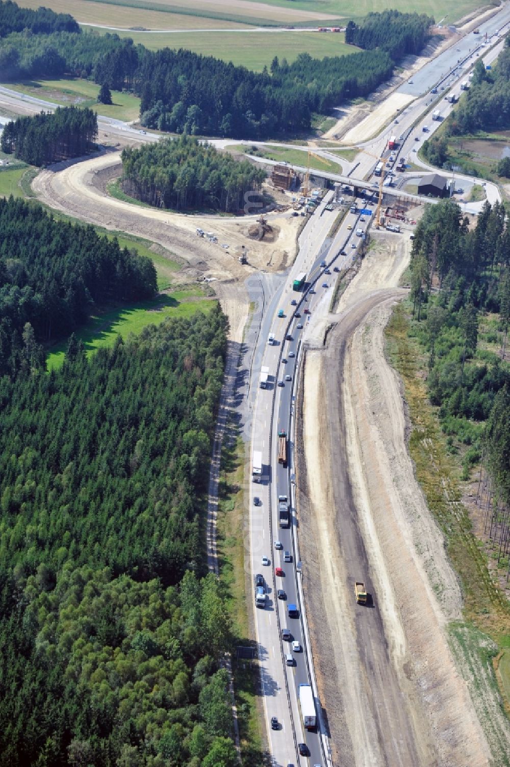 Aerial image Dittersdorf - Buildings and route of the motorway A9 motorway with four lanes now. Currently, reconstruction, expansion and new construction work is underway for the six-lane expansion of Highway 9 between Triptis and Schleiz by Wayss & Freytag Ingenieurbau and EUROVIA VINCI