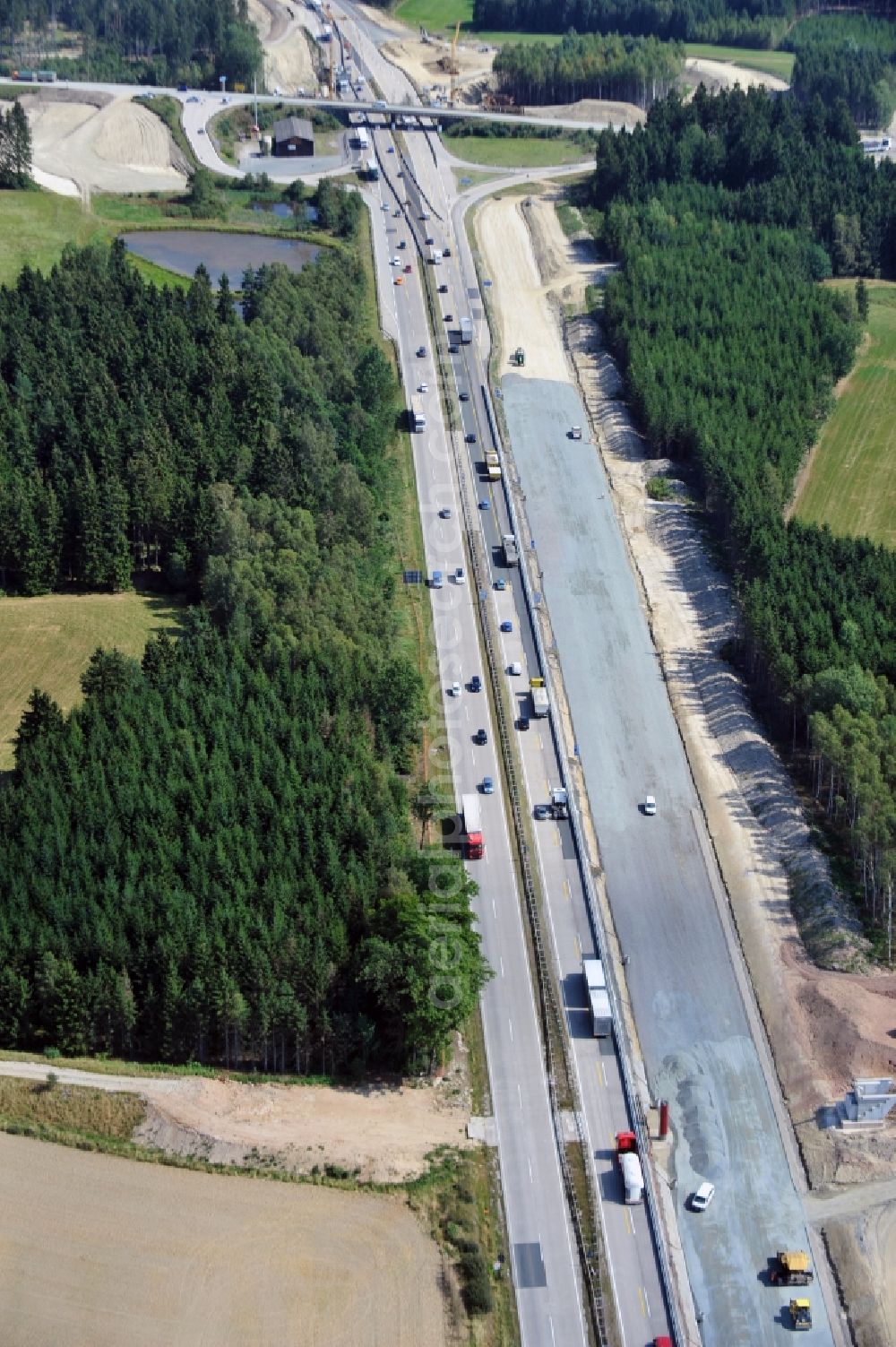 Aerial image Dittersdorf - Buildings and route of the motorway A9 motorway with four lanes now. Currently, reconstruction, expansion and new construction work is underway for the six-lane expansion of Highway 9 between Triptis and Schleiz by Wayss & Freytag Ingenieurbau and EUROVIA VINCI