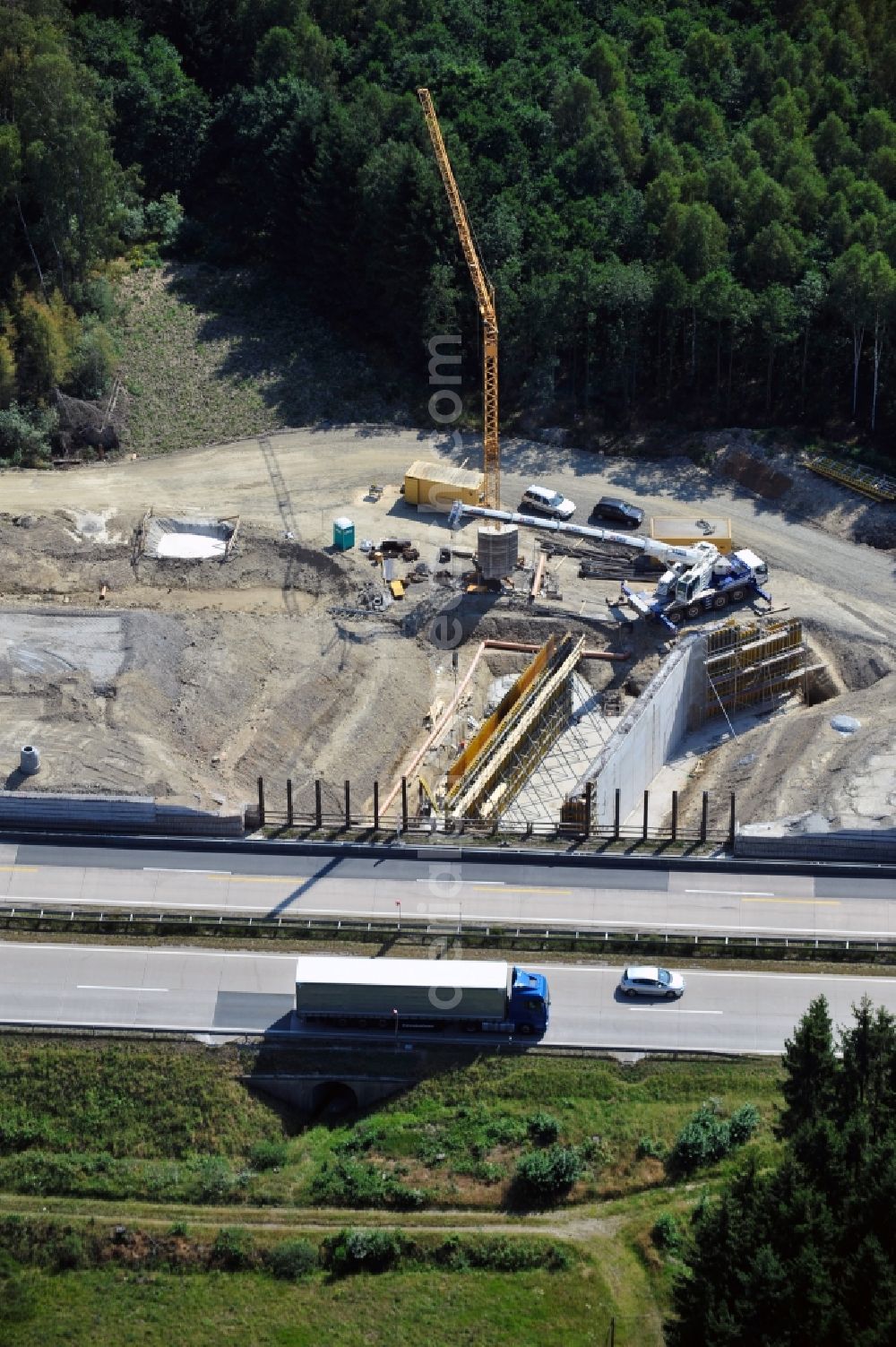 Aerial image Dittersdorf - Buildings and route of the motorway A9 motorway with four lanes now. Currently, reconstruction, expansion and new construction work is underway for the six-lane expansion of Highway 9 between Triptis and Schleiz by Wayss & Freytag Ingenieurbau and EUROVIA VINCI