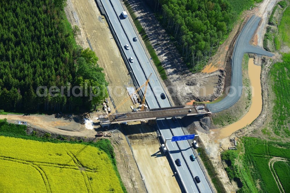 Dittersdorf from above - Buildings and route of the motorway A9 motorway with four lanes now. Currently, reconstruction, expansion and new construction work is underway for the six-lane expansion of Highway 9 between Triptis and Schleiz by Wayss & Freytag Ingenieurbau and EUROVIA VINCI