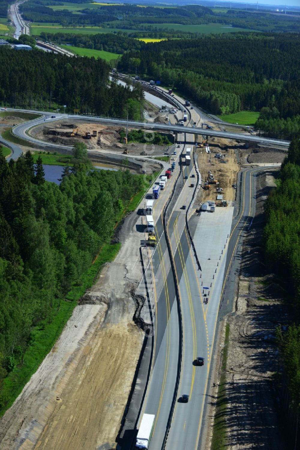 Aerial photograph Dittersdorf - Buildings and route of the motorway A9 motorway with four lanes now. Currently, reconstruction, expansion and new construction work is underway for the six-lane expansion of Highway 9 between Triptis and Schleiz by Wayss & Freytag Ingenieurbau and EUROVIA VINCI