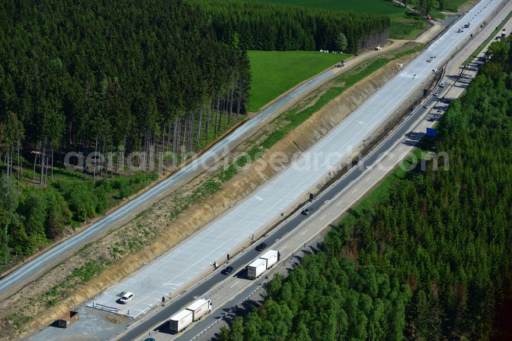 Aerial image Dittersdorf - Buildings and route of the motorway A9 motorway with four lanes now. Currently, reconstruction, expansion and new construction work is underway for the six-lane expansion of Highway 9 between Triptis and Schleiz by Wayss & Freytag Ingenieurbau and EUROVIA VINCI