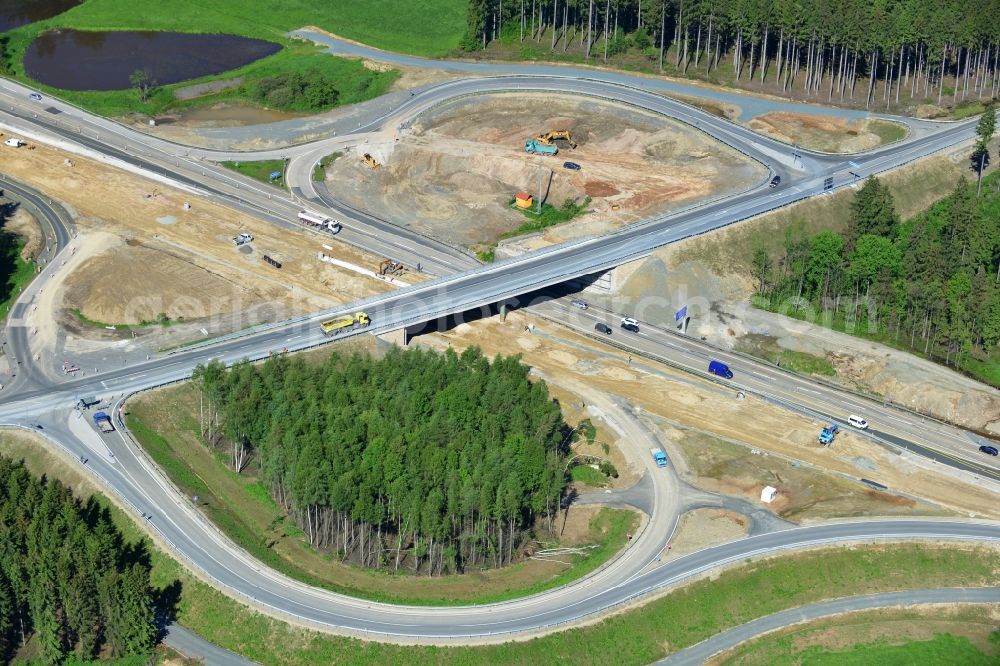 Dittersdorf from the bird's eye view: Buildings and route of the motorway A9 motorway with four lanes now. Currently, reconstruction, expansion and new construction work is underway for the six-lane expansion of Highway 9 between Triptis and Schleiz by Wayss & Freytag Ingenieurbau and EUROVIA VINCI