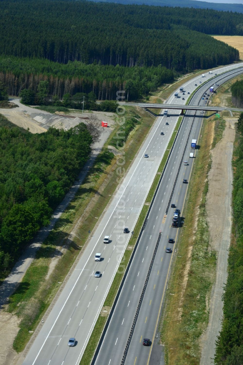 Dittersdorf from above - Buildings and route of the motorway A9 motorway with four lanes now. Currently, reconstruction, expansion and new construction work is underway for the six-lane expansion of Highway 9 between Triptis and Schleiz by Wayss & Freytag Ingenieurbau and EUROVIA VINCI