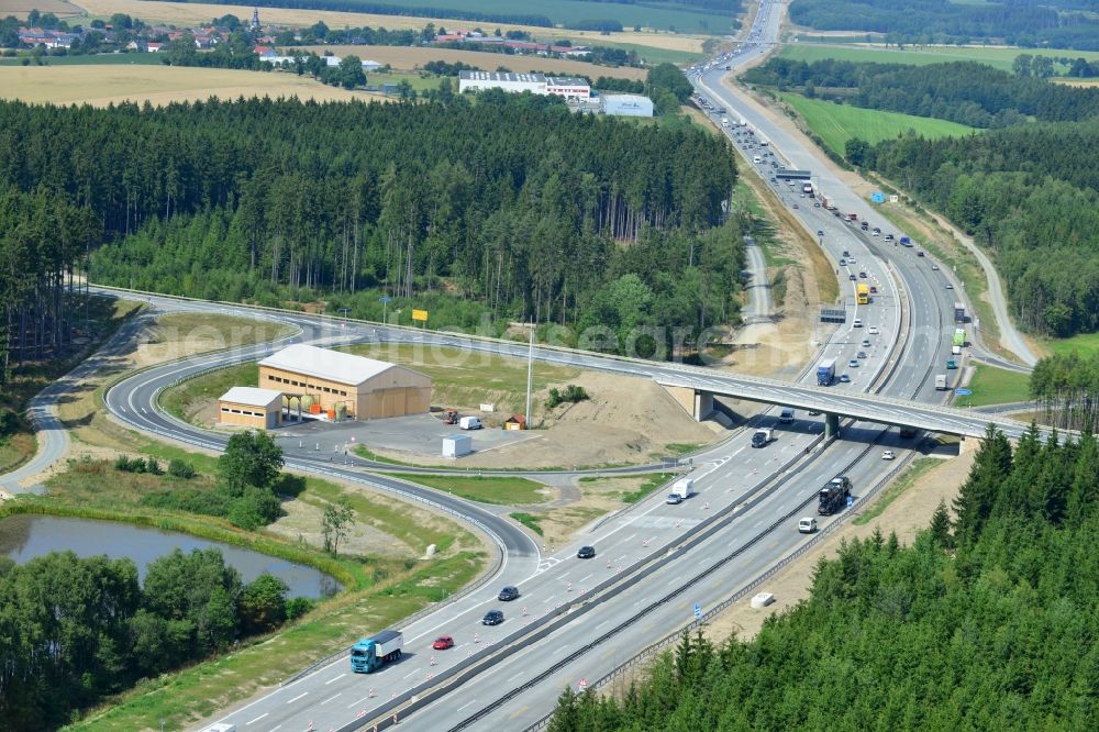 Aerial image Dittersdorf - Buildings and route of the motorway A9 motorway with four lanes now. Currently, reconstruction, expansion and new construction work is underway for the six-lane expansion of Highway 9 between Triptis and Schleiz by Wayss & Freytag Ingenieurbau and EUROVIA VINCI