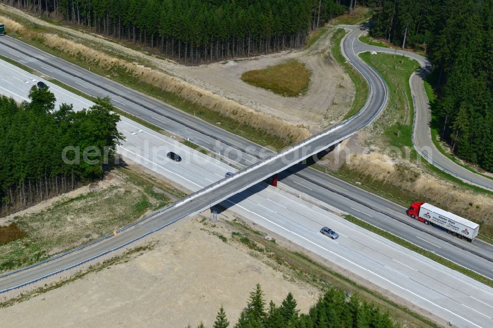 Dittersdorf from above - Buildings and route of the motorway A9 motorway with four lanes now. Currently, reconstruction, expansion and new construction work is underway for the six-lane expansion of Highway 9 between Triptis and Schleiz by Wayss & Freytag Ingenieurbau and EUROVIA VINCI