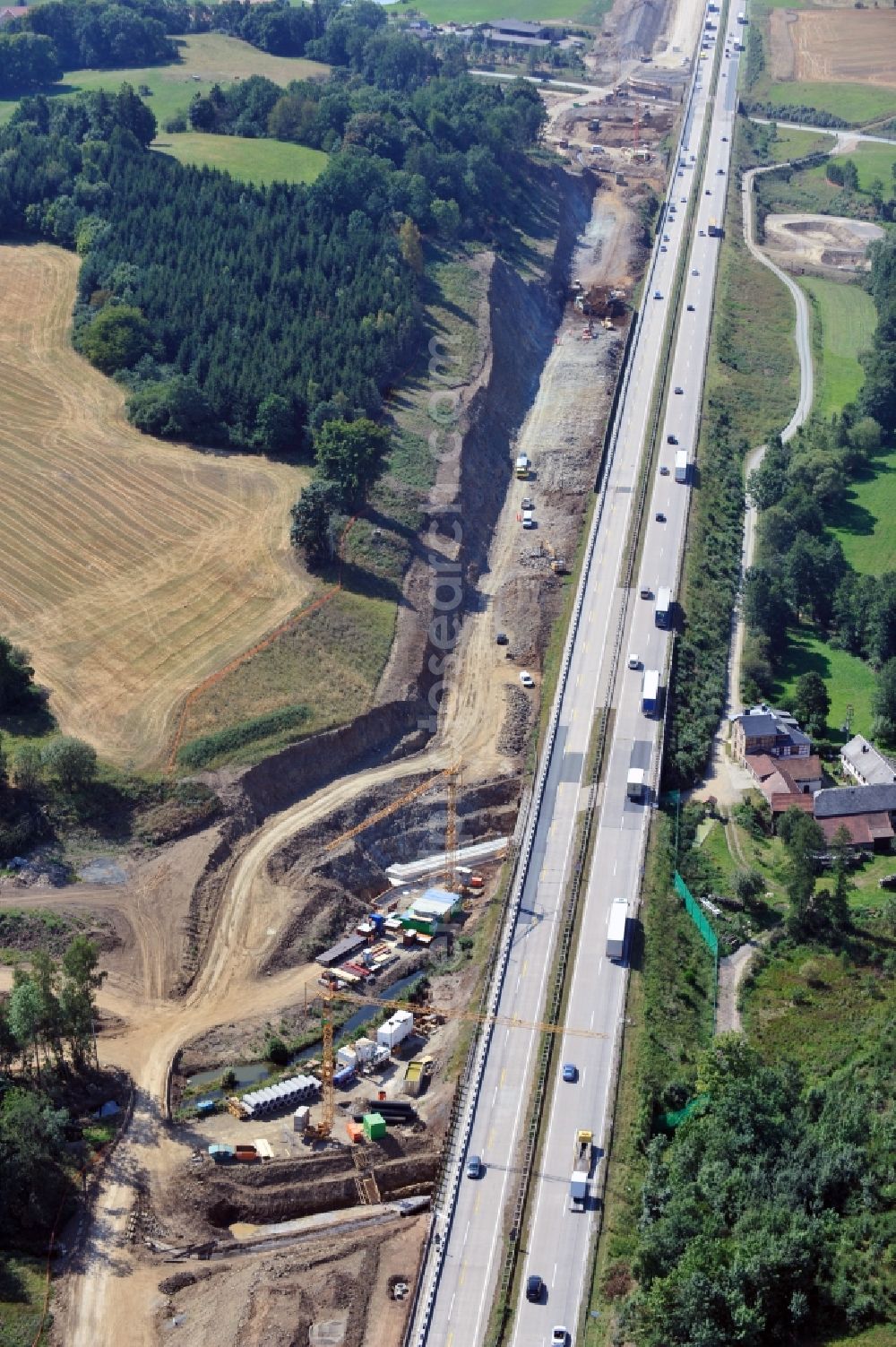 Görkwitz from above - Buildings and route of the motorway A9 motorway with four lanes now. Currently, reconstruction, expansion and new construction work is underway for the six-lane expansion of Highway 9 between Triptis and Schleiz by Wayss & Freytag Ingenieurbau and EUROVIA VINCI in Thuringia