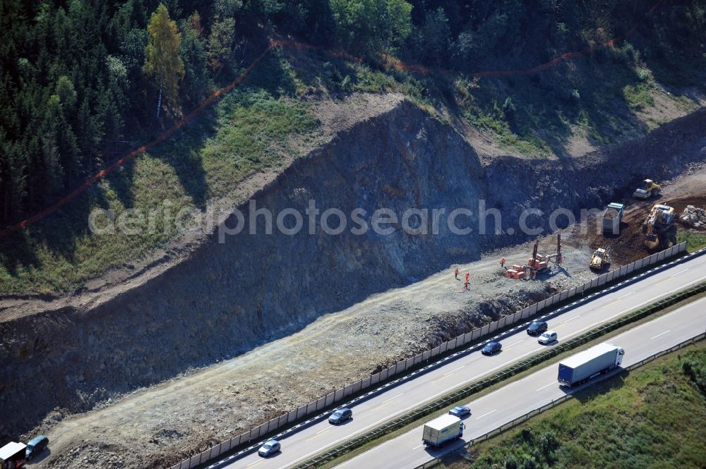 Aerial image Görkwitz - Buildings and route of the motorway A9 motorway with four lanes now. Currently, reconstruction, expansion and new construction work is underway for the six-lane expansion of Highway 9 between Triptis and Schleiz by Wayss & Freytag Ingenieurbau and EUROVIA VINCI in Thuringia