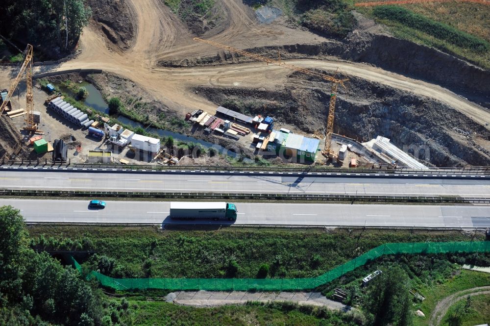 Aerial photograph Görkwitz - Buildings and route of the motorway A9 motorway with four lanes now. Currently, reconstruction, expansion and new construction work is underway for the six-lane expansion of Highway 9 between Triptis and Schleiz by Wayss & Freytag Ingenieurbau and EUROVIA VINCI in Thuringia