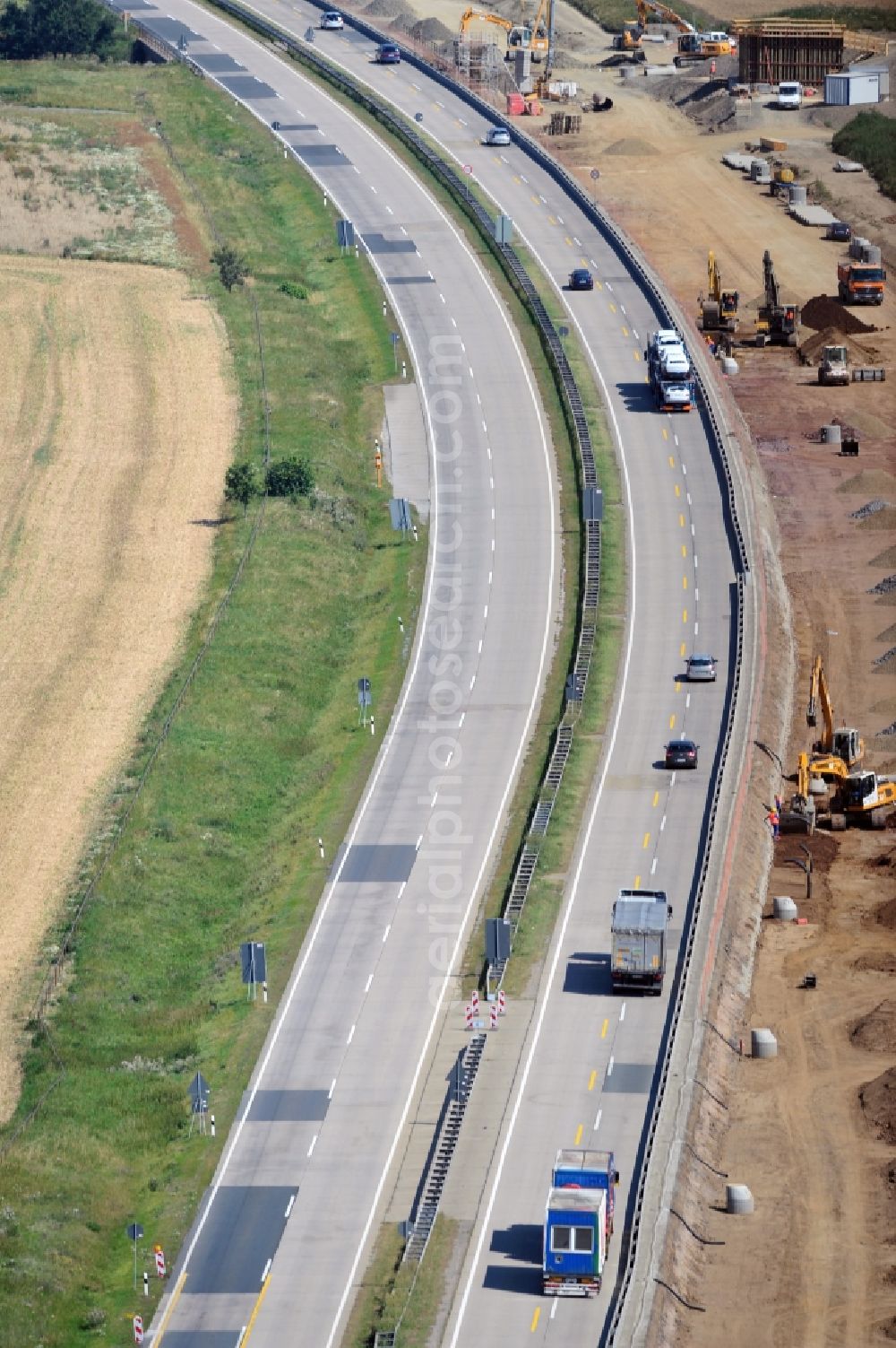 Aerial image Görkwitz - Buildings and route of the motorway A9 motorway with four lanes now. Currently, reconstruction, expansion and new construction work is underway for the six-lane expansion of Highway 9 between Triptis and Schleiz by Wayss & Freytag Ingenieurbau and EUROVIA VINCI in Thuringia