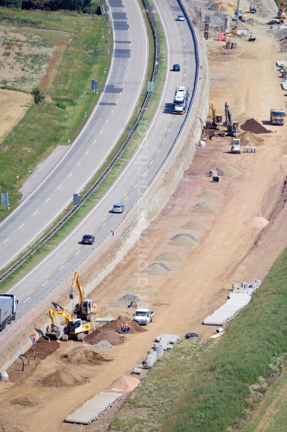 Görkwitz from above - Buildings and route of the motorway A9 motorway with four lanes now. Currently, reconstruction, expansion and new construction work is underway for the six-lane expansion of Highway 9 between Triptis and Schleiz by Wayss & Freytag Ingenieurbau and EUROVIA VINCI in Thuringia