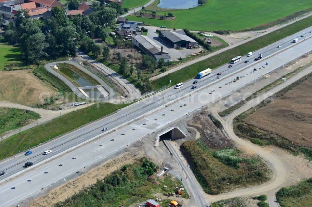 Aerial photograph Görkwitz - Buildings and route of the motorway A9 motorway with four lanes now. Currently, reconstruction, expansion and new construction work is underway for the six-lane expansion of Highway 9 between Triptis and Schleiz by Wayss & Freytag Ingenieurbau and EUROVIA VINCI in Thuringia