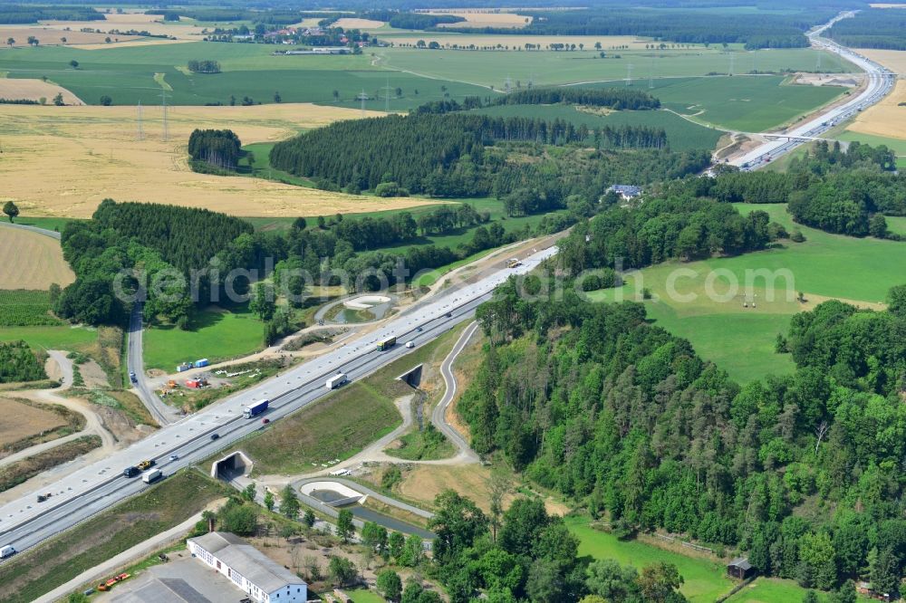 Aerial photograph Görkwitz - Buildings and route of the motorway A9 motorway with four lanes now. Currently, reconstruction, expansion and new construction work is underway for the six-lane expansion of Highway 9 between Triptis and Schleiz by Wayss & Freytag Ingenieurbau and EUROVIA VINCI in Thuringia