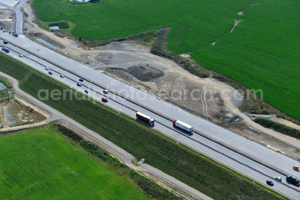 Görkwitz from the bird's eye view: Buildings and route of the motorway A9 motorway with four lanes now. Currently, reconstruction, expansion and new construction work is underway for the six-lane expansion of Highway 9 between Triptis and Schleiz by Wayss & Freytag Ingenieurbau and EUROVIA VINCI in Thuringia