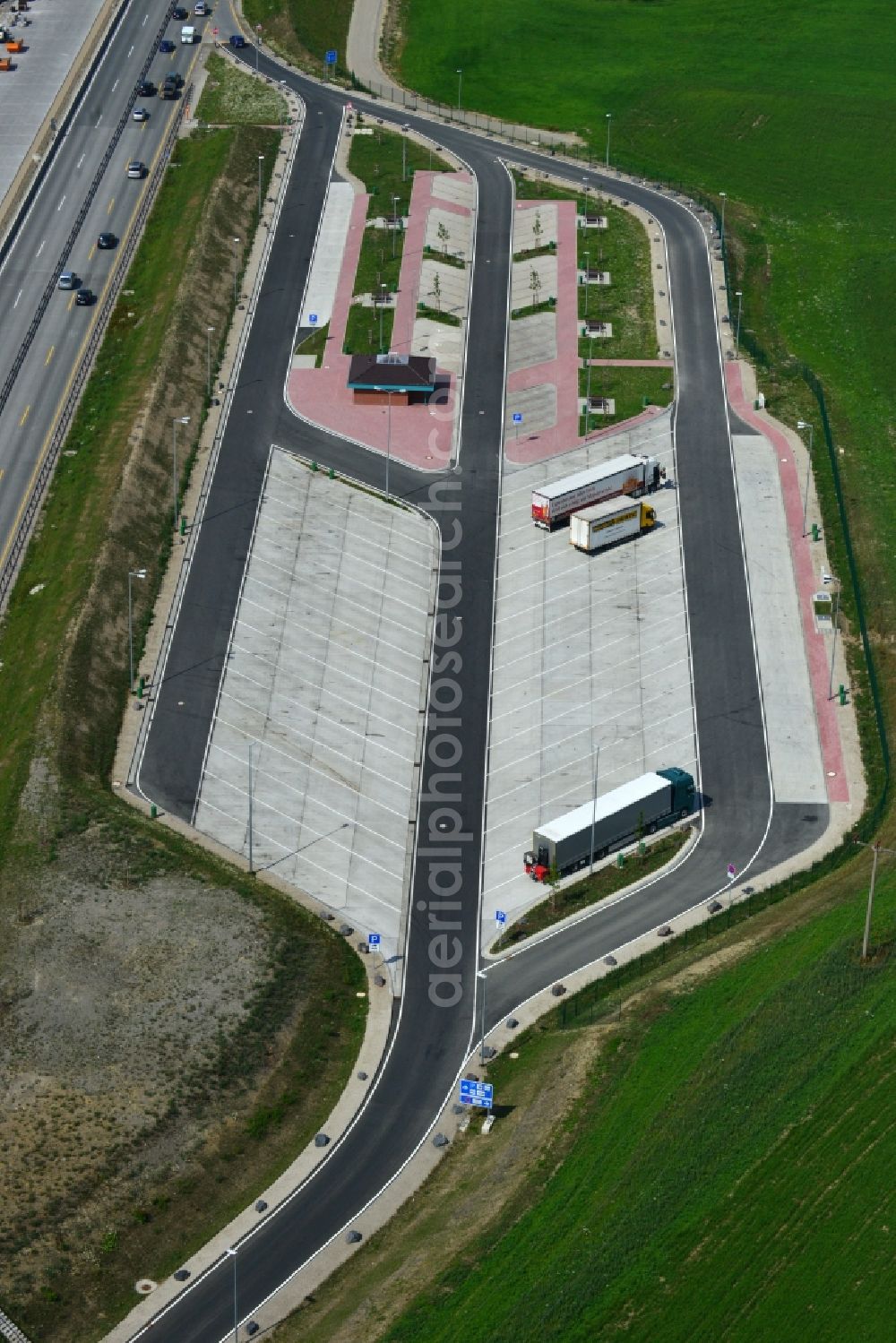 Aerial image Görkwitz - Buildings and route of the motorway A9 motorway with four lanes now. Currently, reconstruction, expansion and new construction work is underway for the six-lane expansion of Highway 9 between Triptis and Schleiz by Wayss & Freytag Ingenieurbau and EUROVIA VINCI in Thuringia