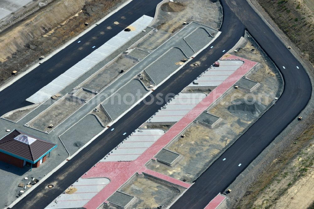 Aerial photograph Görkwitz - Buildings and route of the motorway A9 motorway with four lanes now. Currently, reconstruction, expansion and new construction work is underway for the six-lane expansion of Highway 9 between Triptis and Schleiz by Wayss & Freytag Ingenieurbau and EUROVIA VINCI in Thuringia