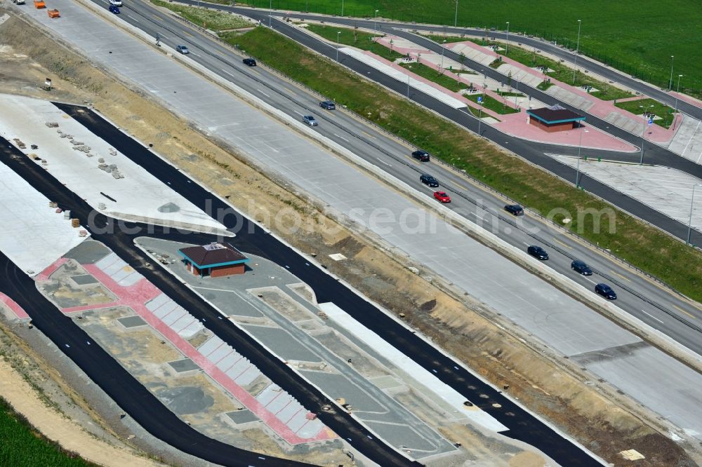 Aerial image Görkwitz - Buildings and route of the motorway A9 motorway with four lanes now. Currently, reconstruction, expansion and new construction work is underway for the six-lane expansion of Highway 9 between Triptis and Schleiz by Wayss & Freytag Ingenieurbau and EUROVIA VINCI in Thuringia